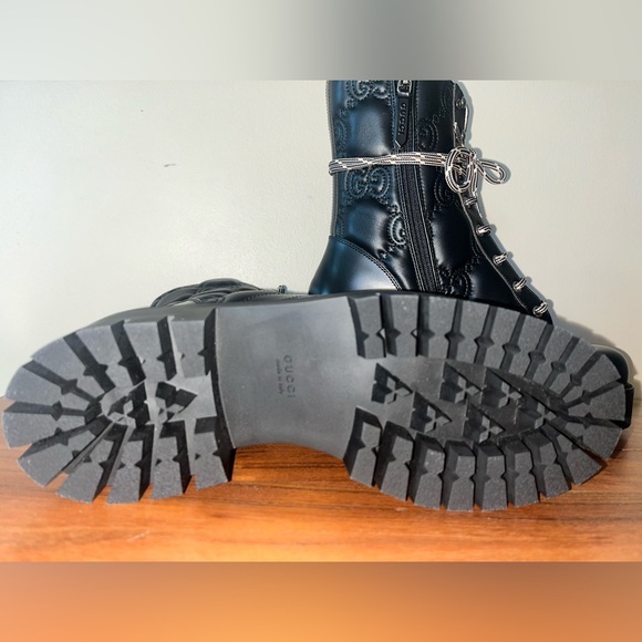 AUTHENTIC GUCCI BLACK QUILTED LACE UP LEATHER GG LOGO COMBAT BOOTS SZ 39/US 9 - Picture 4 of 15